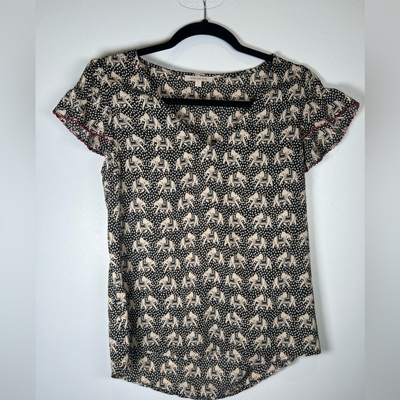 Skies Are Blue Dark Gray/Cream Elephant Print Cap Sleeve Blouse. Size XS. - Picture 1 of 8